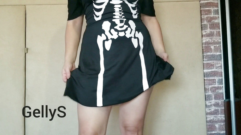 GellyS: Sexy Gelli masturbeert in een heksenkostuum