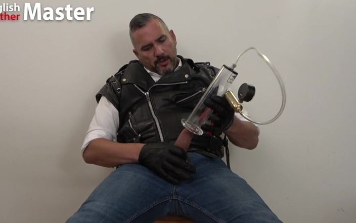 EnglishLeathermaster: Mainin pompa vakum pakai leather dan jeans
