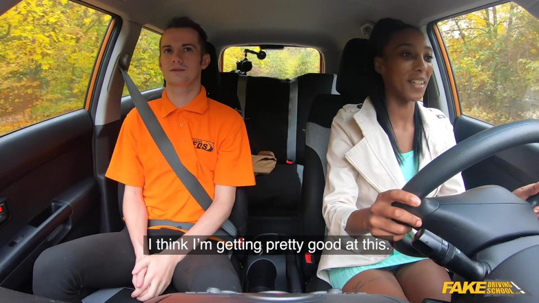 Fake Driving School: Фальшива автошкола - коли Asia Rae йде на урок, вона влаштовується на якийсь білий член