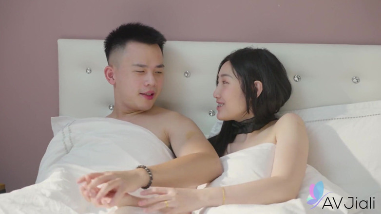 AV Jiali: Soția țâțoasă Li Er îl înșală pe soțul ei infidel