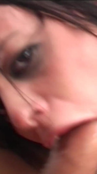 Mamă sexy cu țâțe mari Victoria Brown în sex în trei dur cu doi armăsari cu pulă mare albă