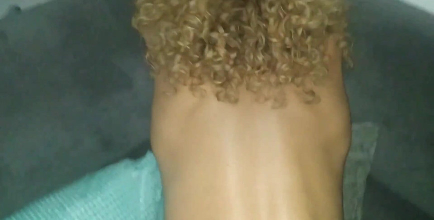 Crazy Couple: 热辣的小妞对大鸡巴感到惊讶并被性交-pov