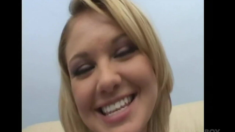 Bitch fucked bareback by big cock: Její ptoe ji šuká za zadek bez kondomu