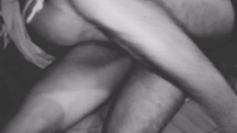 Riyadesi18: Une Belle-sœur Appelle Et Baise Un Jeune Frère En Regardant...