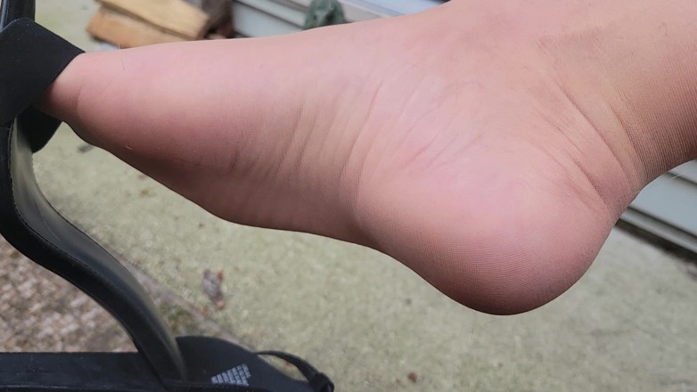 Feet Lover: Big Cock Cumming Outdoors in Heels