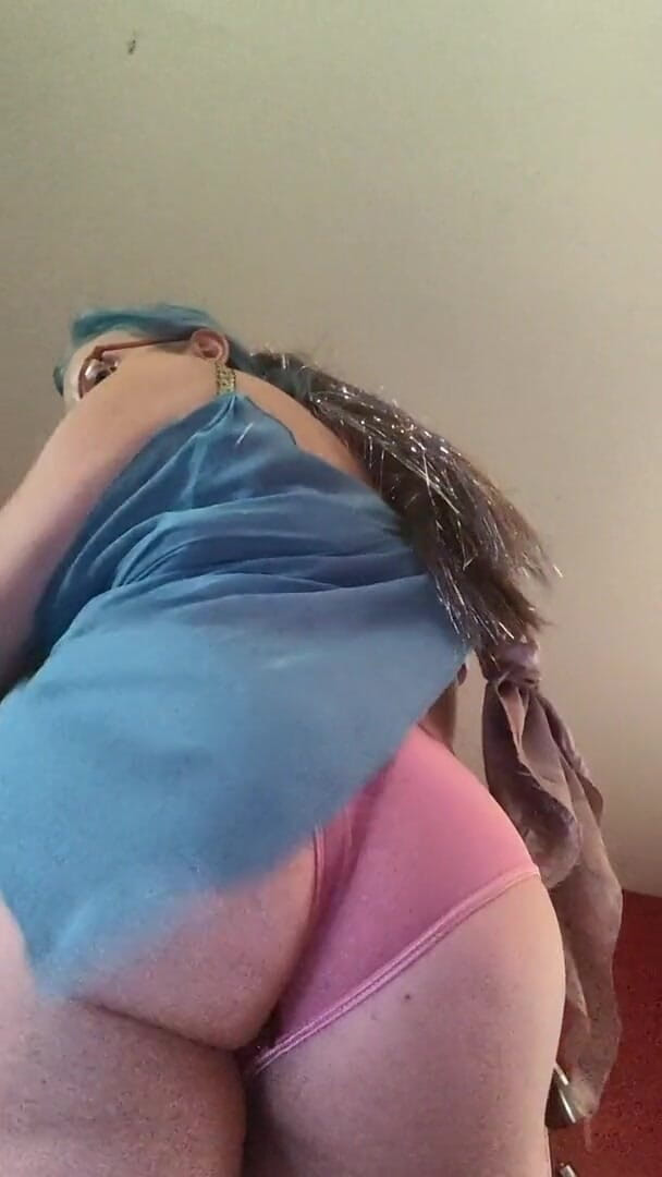 Babe town: Mesmerized master under genie's control