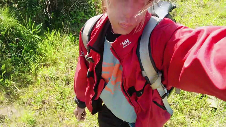 Sexi boy skinny nice: समुद्र तट पर सेक्सी आदमी थोड़ा साफ कर रहा है