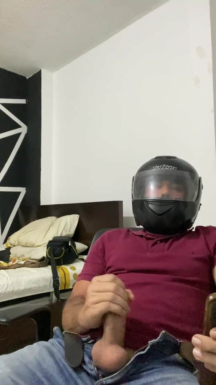 Latin mature king: मैसेंजर मेरी तस्वीरों पर हस्तमैथुन करता है भाग 1