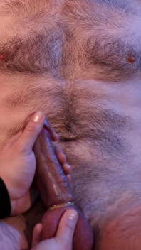 Guy 25, ein großer bulliger, unbeschnittener hetero-schwanz kommt mehrmals