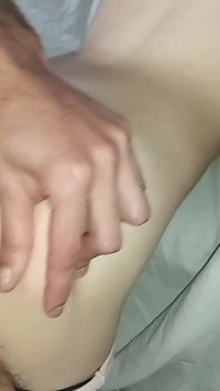 Zezadu s hojným výstřikem do kundičky POV (celé video)