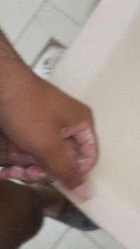 Videoclipuri sexuale în direct cu bărbat asiatic
