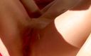CBD Media: Французька мамка отримує жорсткі пестощі пальцями та жорсткий анал у її крихітну дупу