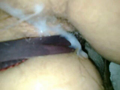 Sekretny666: Šukání a stříkání na její chlupatou kundičku v kalhotkách