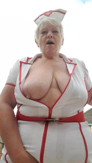 Uk Joolz: Suster joolz menggoda di taman......