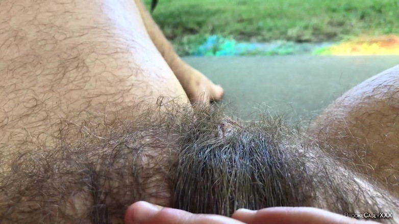 Brooke Casey: Adora el sudor en mi cuerpo peludo