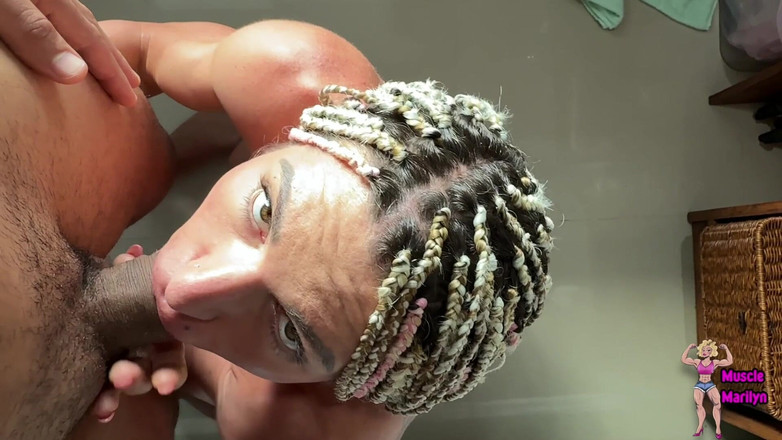 Muscle Marilyn: Gimme la cabeza como una garganta profunda