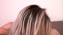 DEUTSCHLAN PORNO XXX: Bruna si fa coccolare da due uomini. Fantastico trio all'aperto!