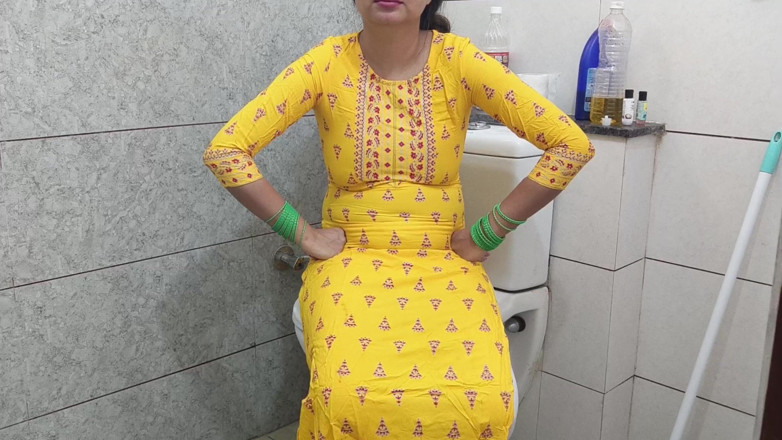 Saarabhabhi6: Indian Hot Step Mother Fucked Step Son Dirty in Washroom...