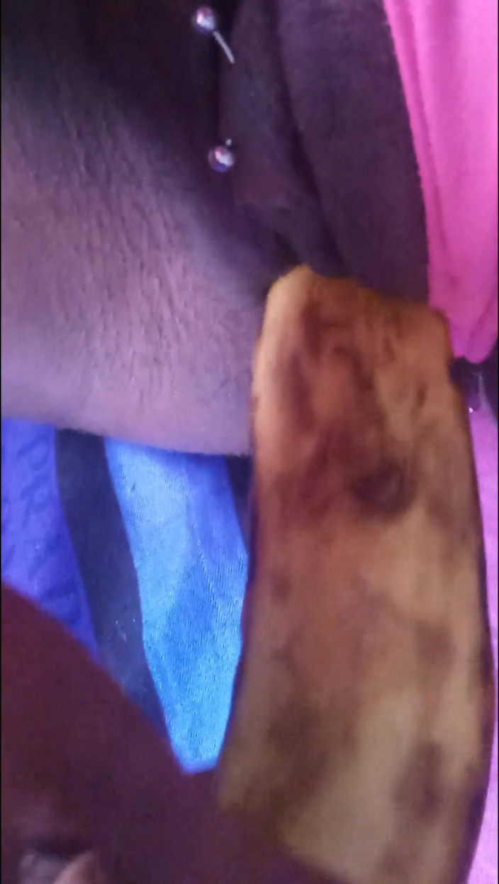 Super sexy ebony cuties: Šukání mé černé chlupaté kundičky s banánem Sténající orgasmy