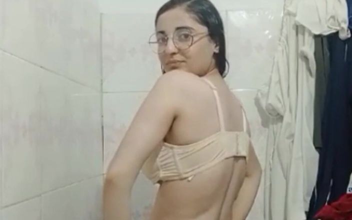 MehwishAly: Mijn Czn maakt een video voor mijn fans 1