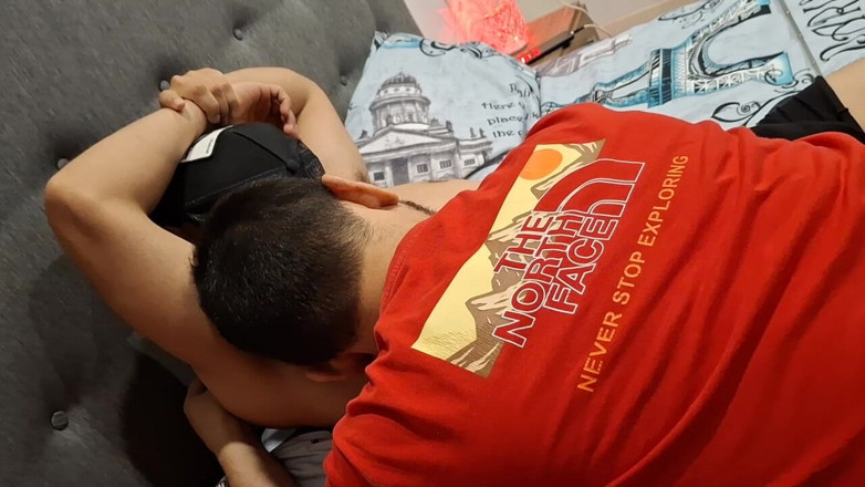Bare skin man: Gelitik Kejam Dalam Aksi Penuh