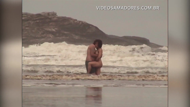 Amateurs videos: Shameless couple has sex in the shallow sea