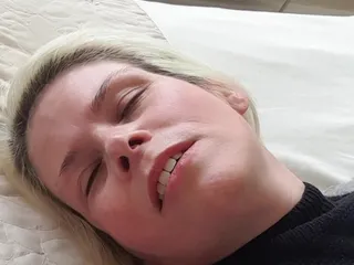 一边让我的阴户被舔舐一边露出我的高潮脸 xx
