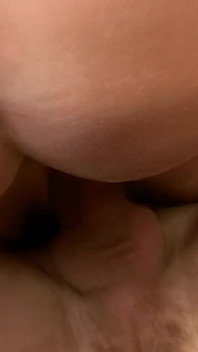 Wilde groepseksorgie met harde ladingen in gezicht en cumshots