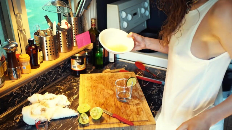 Piper Blush: 자지를 빨고 따먹히는 핫한 금발