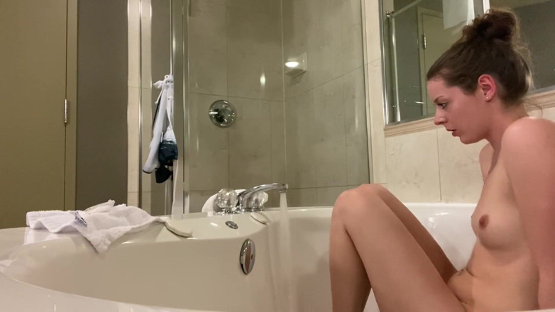 Nadia Foxx: Bak mandi hotel/ orgasme tekanan air jacuzzi (berteriak!)