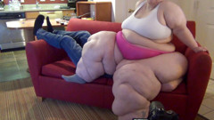 Full Weight Productions: Bobbi Jo mengongkeknya ke sofa