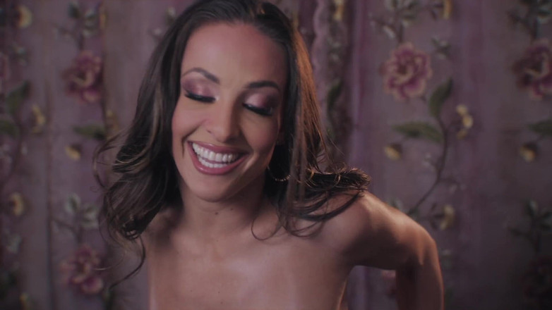 Alexis James: Ragazza in Forma Arrapante Masturbazione Anale Da Sola Con Plug...