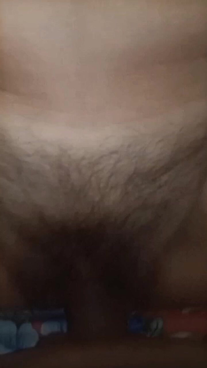 Jhon Hamster: 彼女は本当に私のチンコを舐めるのが好きだ