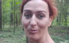 I'm Walking in the Park and Looking for a Place to Take a Piss