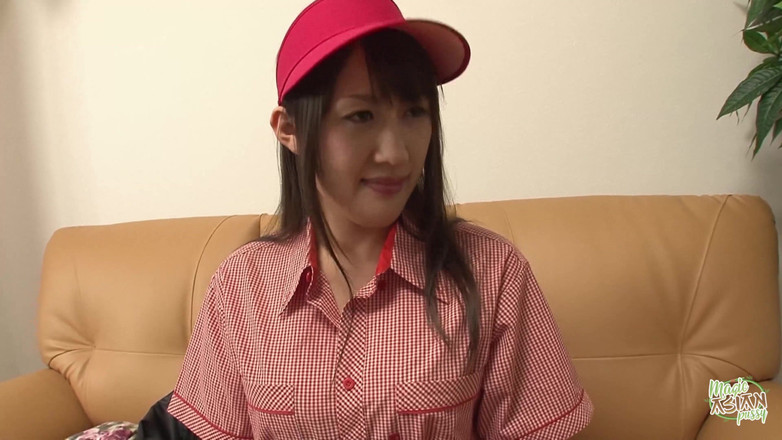Magic Asian Pussy: Şehvetli Japon kız kendini parmaklıyor ve zaten ıslak amında bir oyuncak...