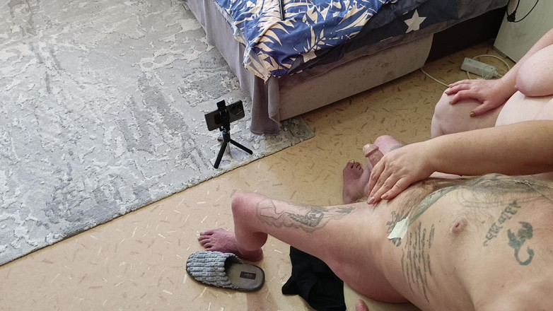 Zona901: Sousedka s velkými prsy přišla, vyhoněla a sála mého ptáka
