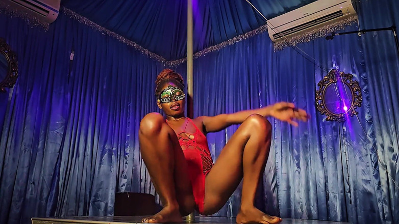 Naturelle Chocolat: Sexxxy Teen Strippers Work Put in Work Practicing Their Twerking...