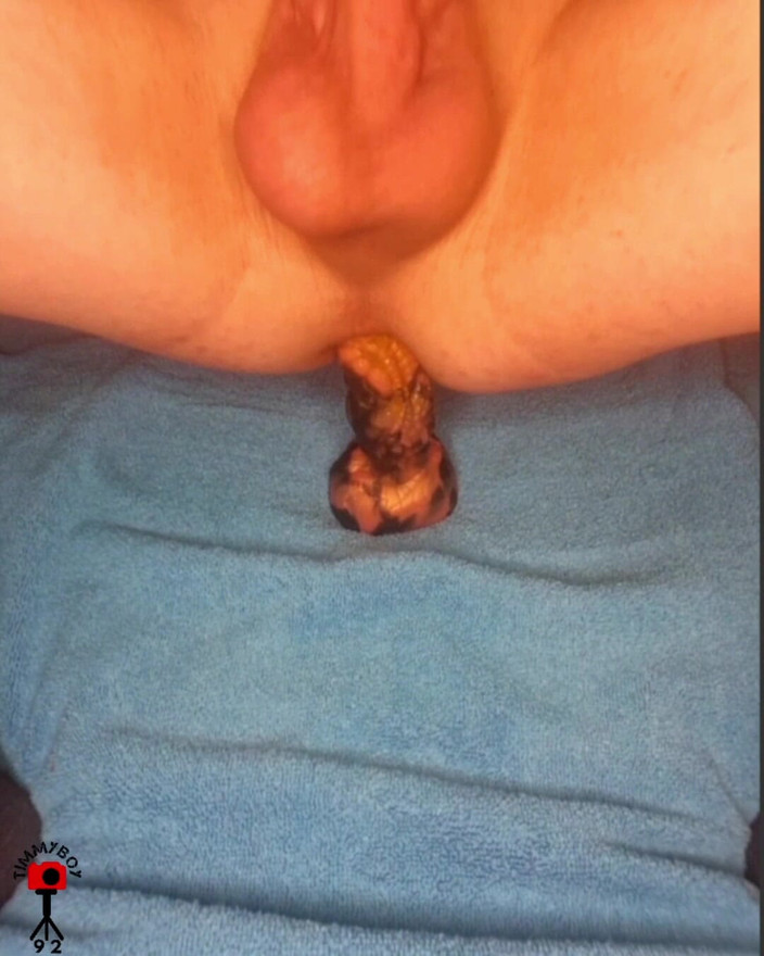 Timmyboy: J’adore sentir le ripple du gode dans mon cul, à quel...