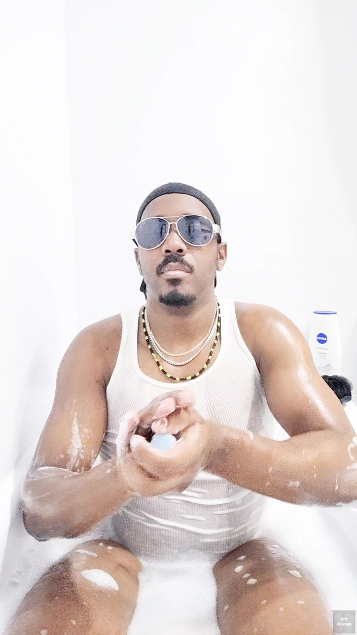 Soft Soleman: Îmi spăl corpul în baie (3) (2025)