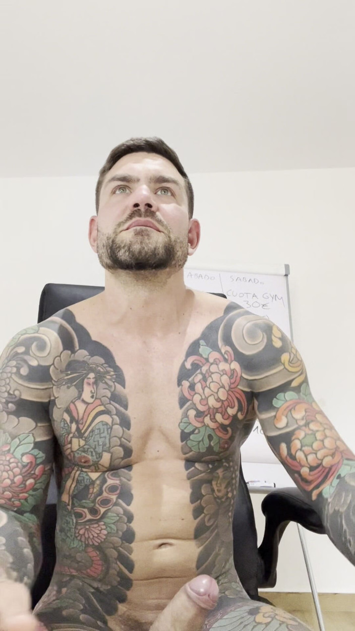 Juan Lucho Gay: Pacciame Nell'ufficio Di Un Ragazzo Muscoloso