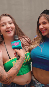 Sfida Di Baci Bendati Con Ragazze Calde