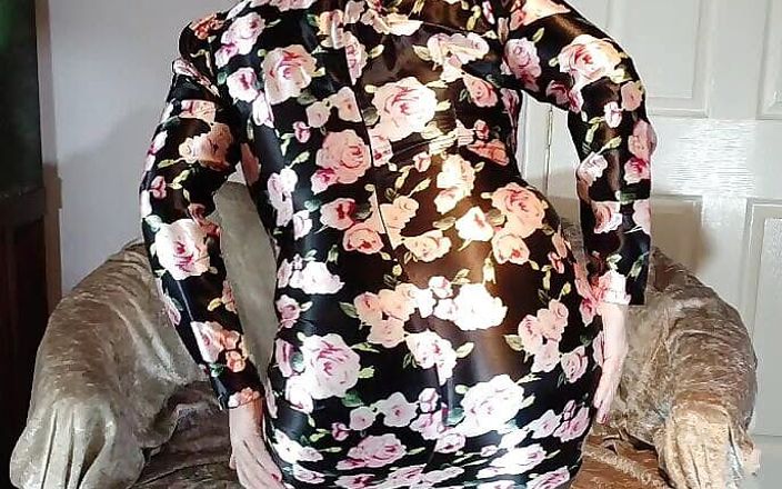 Nottstvslut: Caliente tv puta Nottstvslut satén vestido medias chupando condones usados