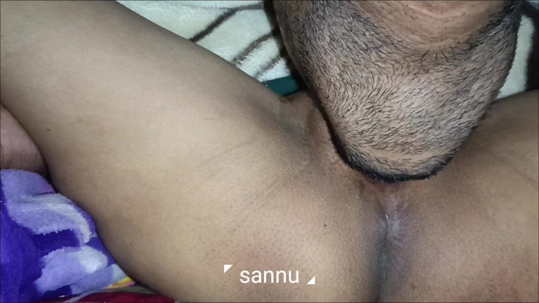 Deshi bhabhi24: 毎日ミルクを塗った後、妻の膣を舐めるのはとても楽しいです