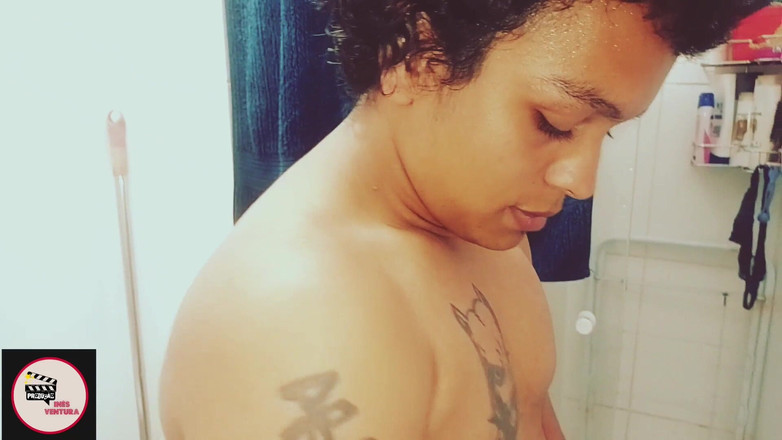 Raquel Cardoso Da Rosa: Grannens son runkar på min toalett