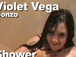 Edge Interactive Publishing: Violet Vega Gonzo si spoglia e succhia rosa