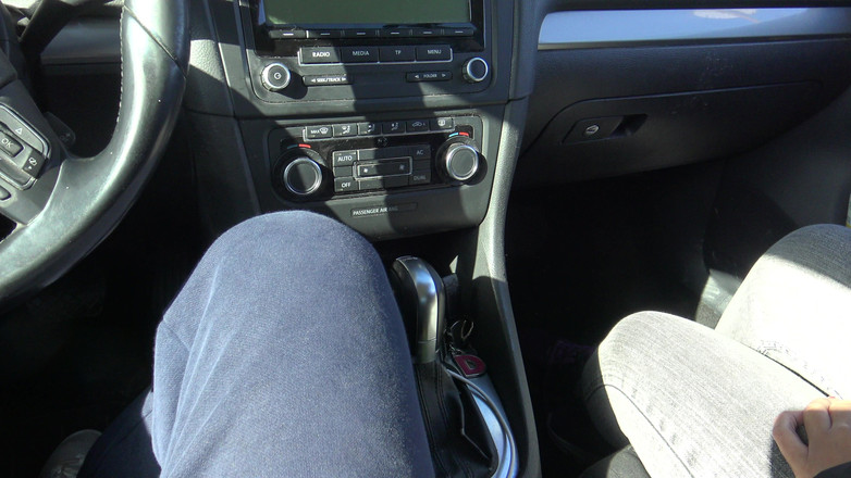 Stepmom Susan: 18살 배다른 아들에게 핸잡을 해주는 계모