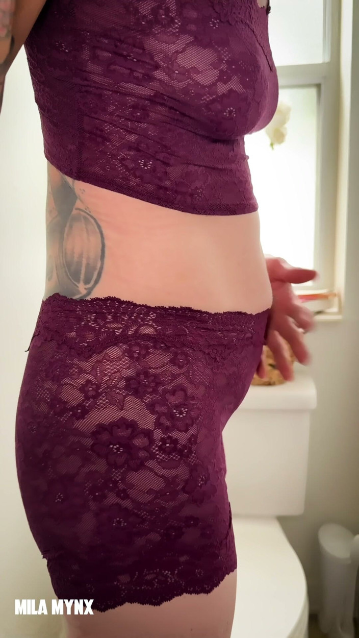 Mila Mynx: Desperate to Pee in My New Lingerie