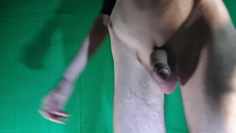 HeIsSooThin: Hai să scoatem această fustă minunată!