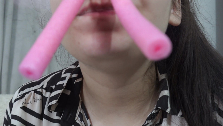 AmayaMori: Il joue avec mon nez. J’ai mis une mince serviette...