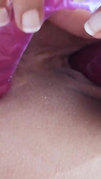 Amateur-blondine lucy masturbiert am strand